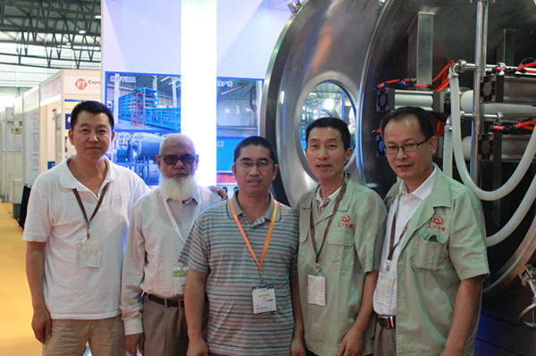 低温真空带式干燥机亮2014世界制药机械展会 低温真空带式干燥机亮2014世界制药机械展会